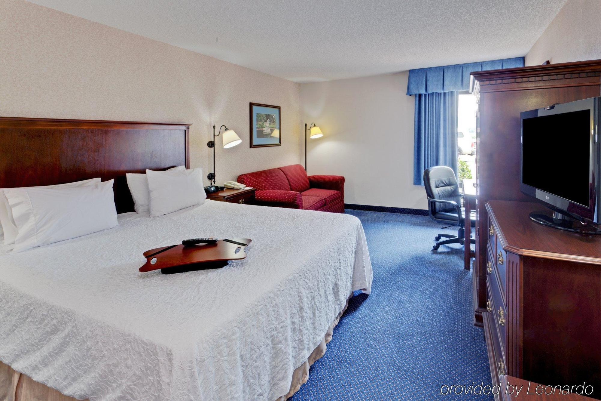 Hampton Inn Harrisonburg - University Номер фото