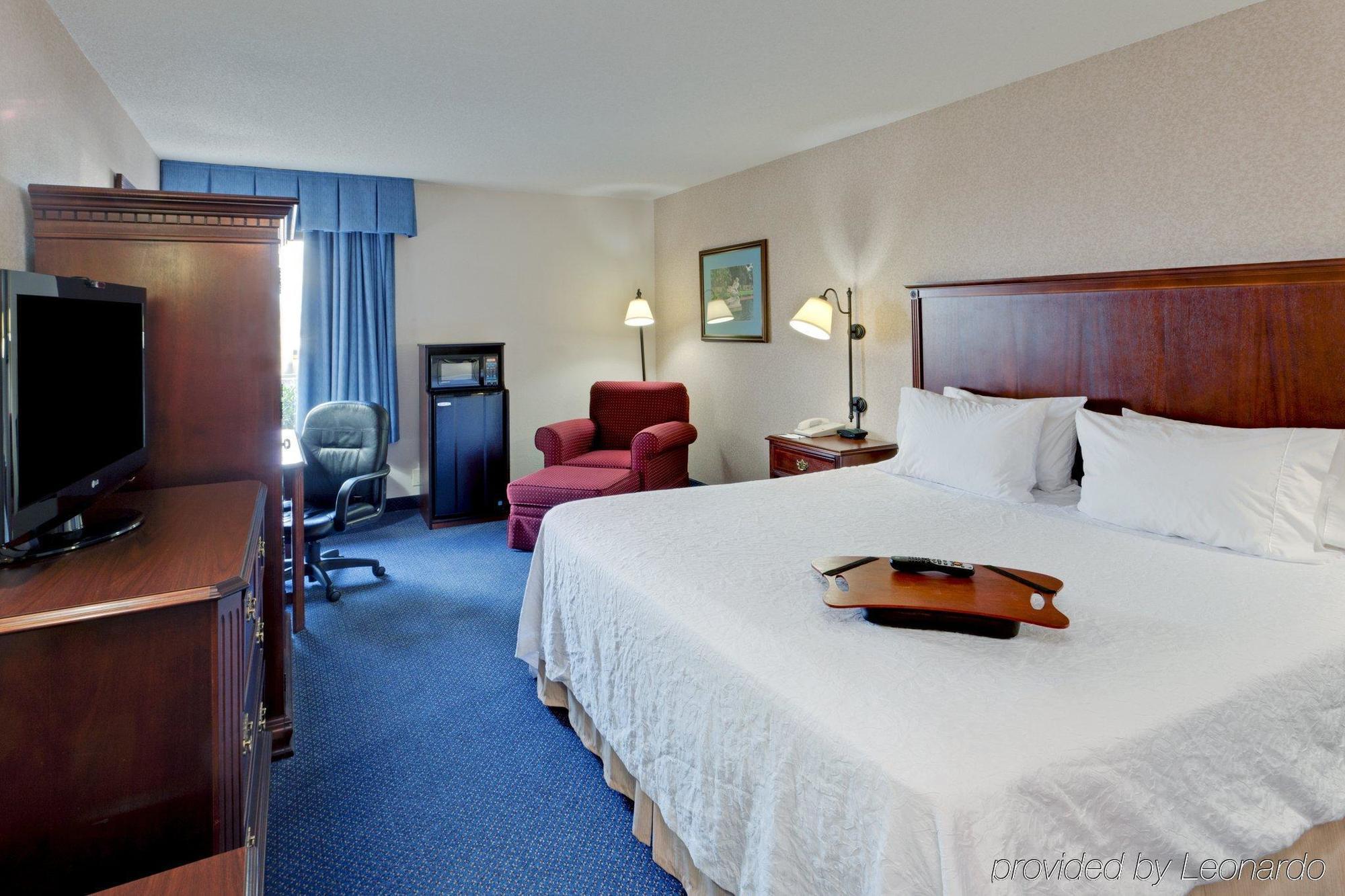 Hampton Inn Harrisonburg - University Номер фото