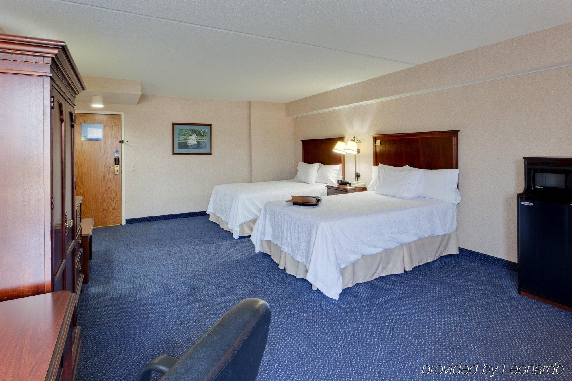 Hampton Inn Harrisonburg - University Номер фото