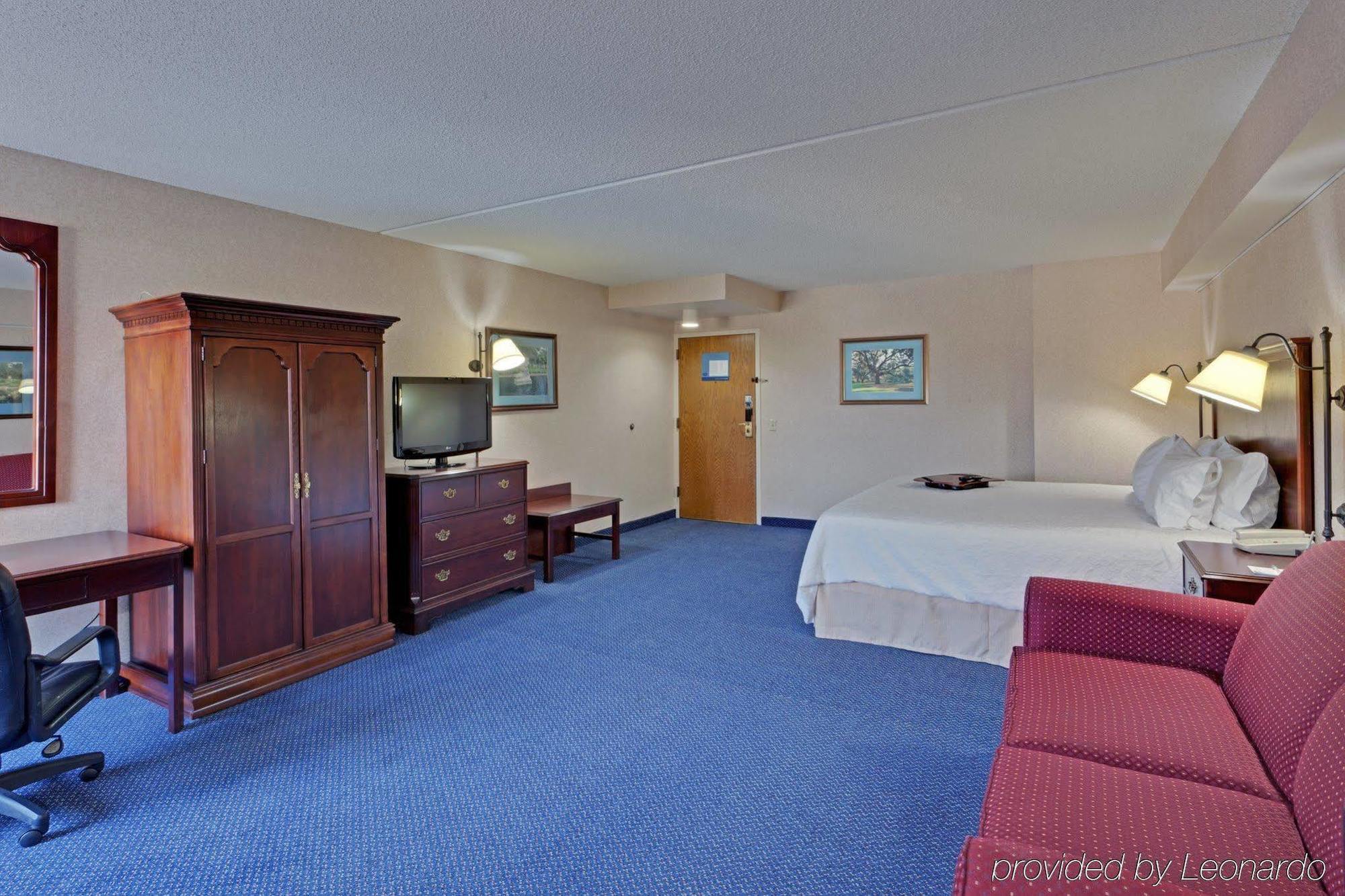 Hampton Inn Harrisonburg - University Номер фото